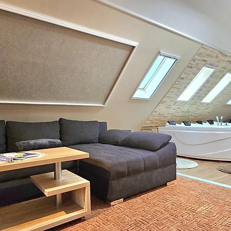 Apartman Siesta Buek - Buekfuerdo Exteriér fotografie