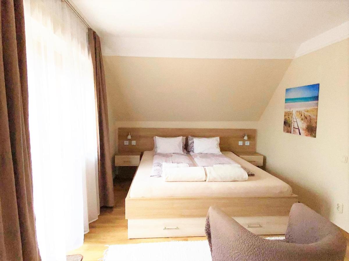 Apartman Siesta Buek - Buekfuerdo Exteriér fotografie