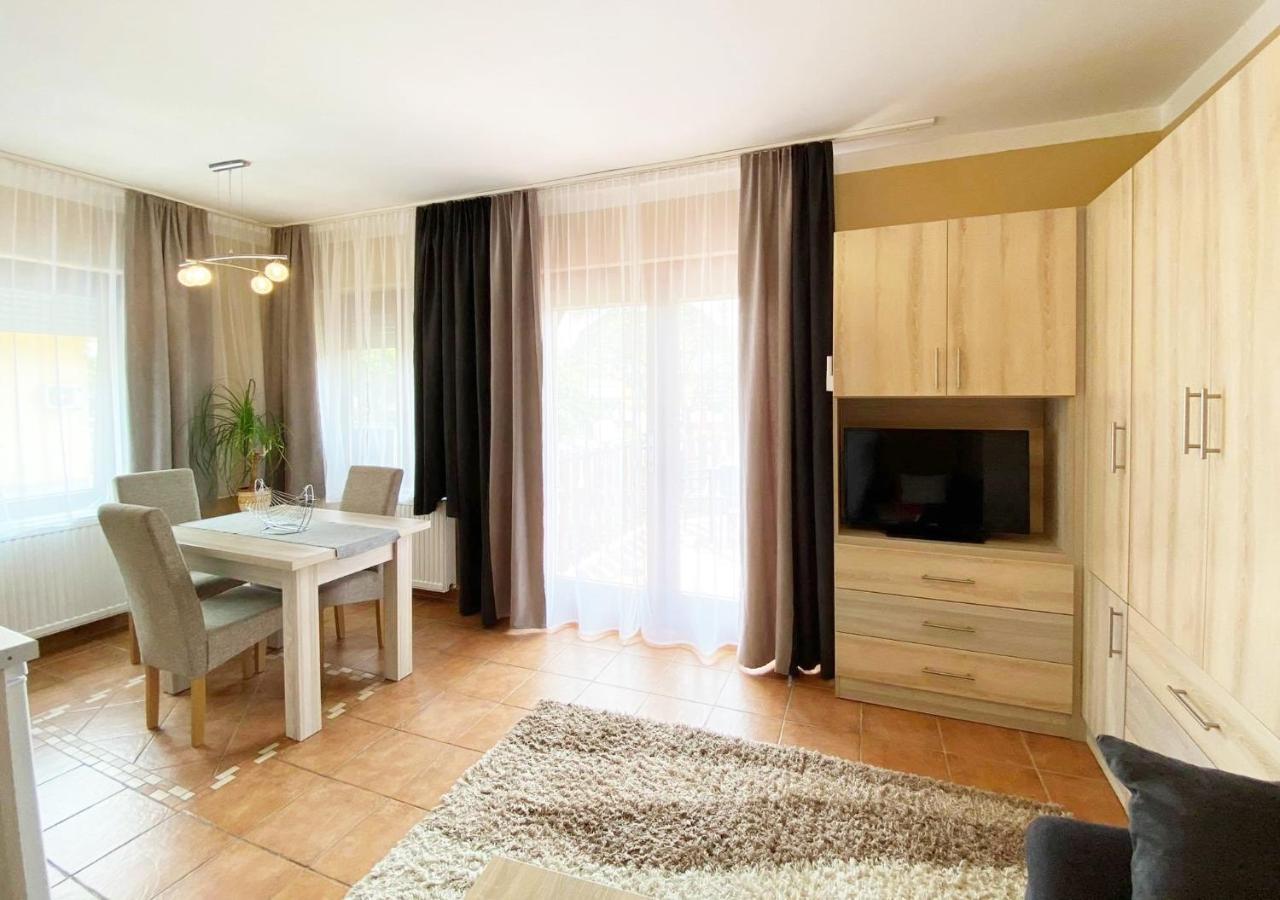 Apartman Siesta Buek - Buekfuerdo Exteriér fotografie