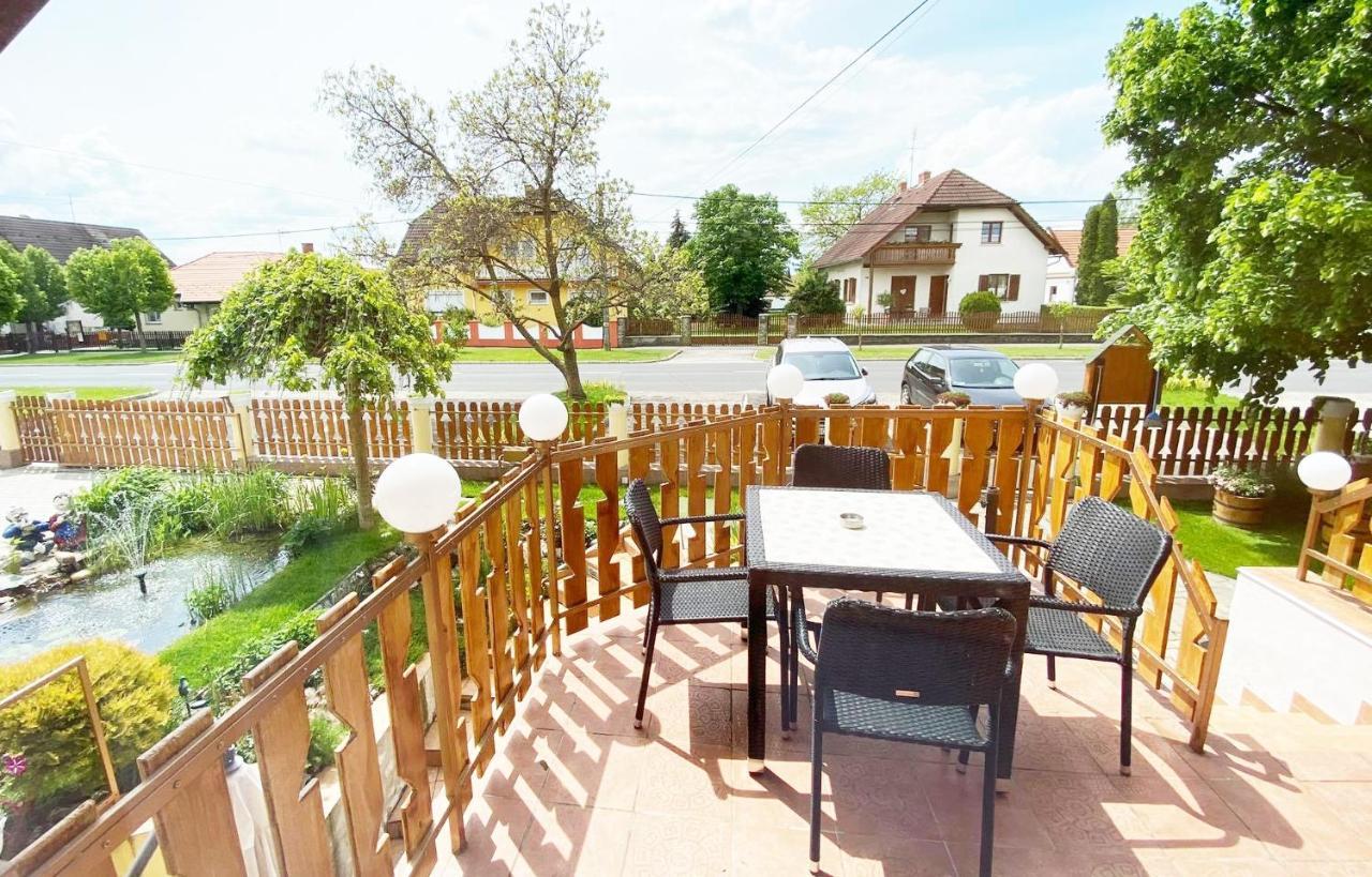 Apartman Siesta Buek - Buekfuerdo Exteriér fotografie