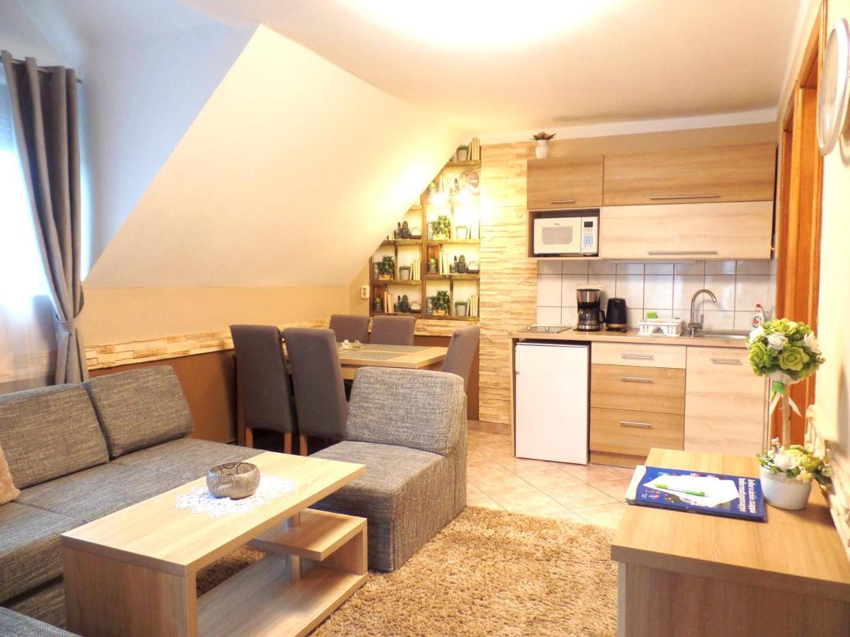 Apartman Siesta Buek - Buekfuerdo Exteriér fotografie