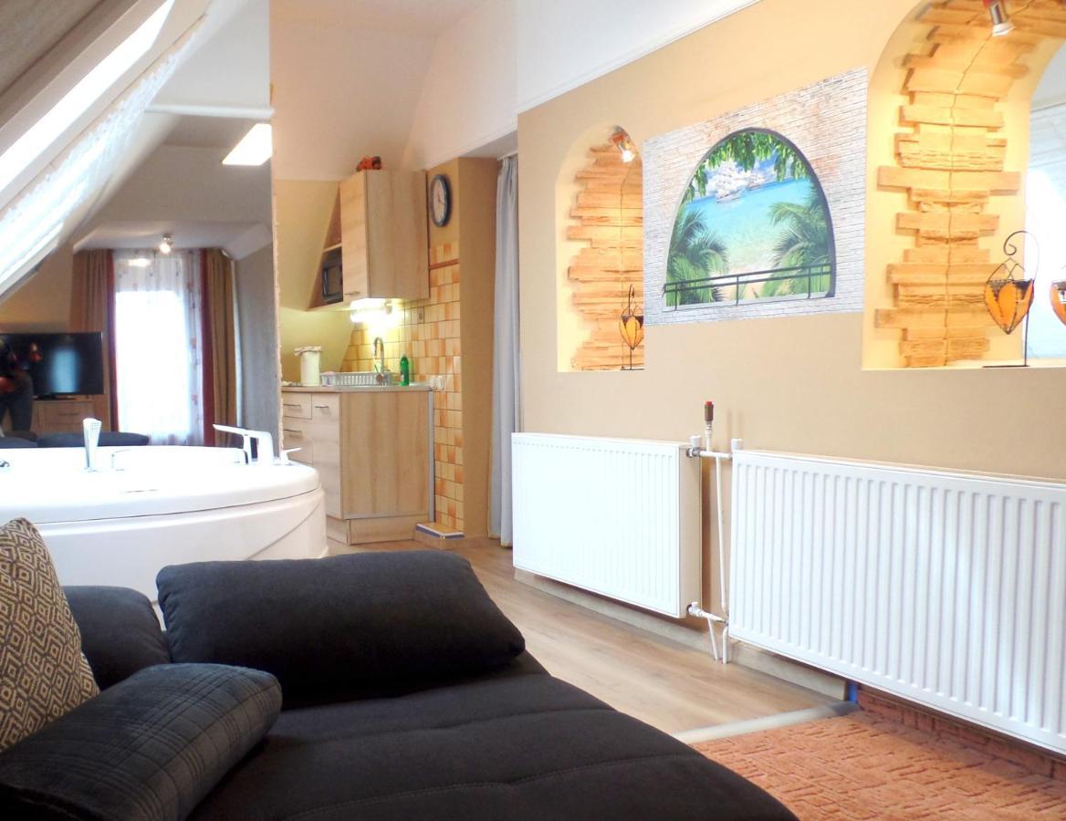 Apartman Siesta Buek - Buekfuerdo Exteriér fotografie