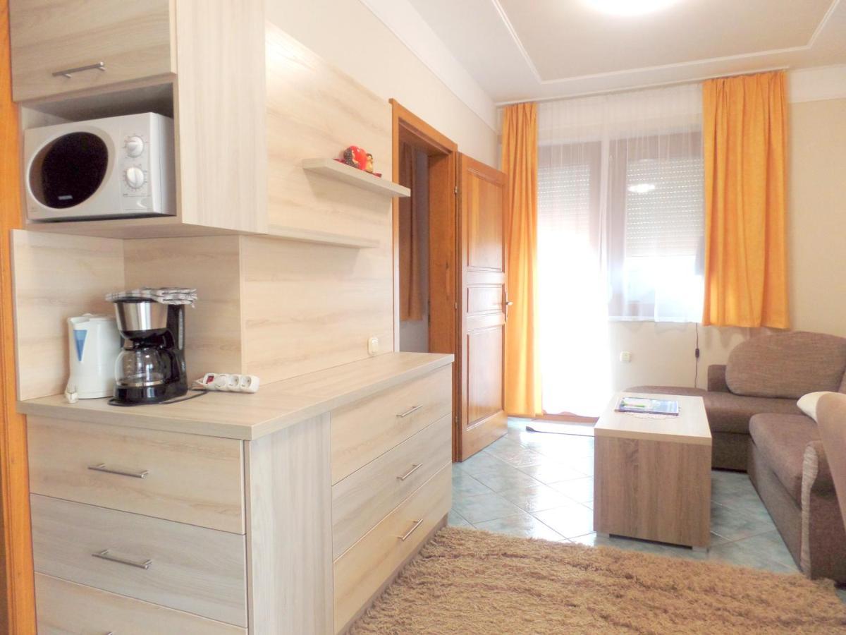 Apartman Siesta Buek - Buekfuerdo Exteriér fotografie