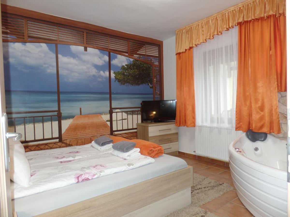 Apartman Siesta Buek - Buekfuerdo Exteriér fotografie