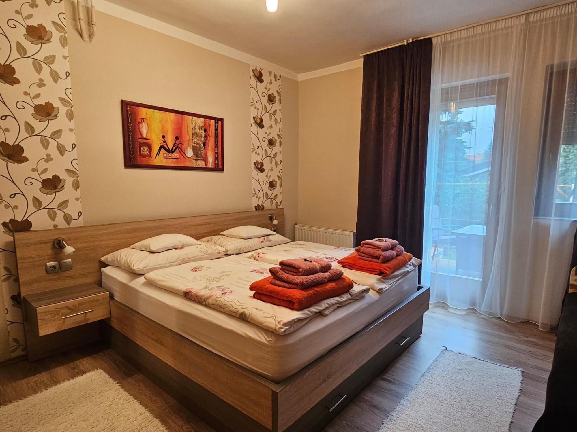 Apartman Siesta Buek - Buekfuerdo Exteriér fotografie