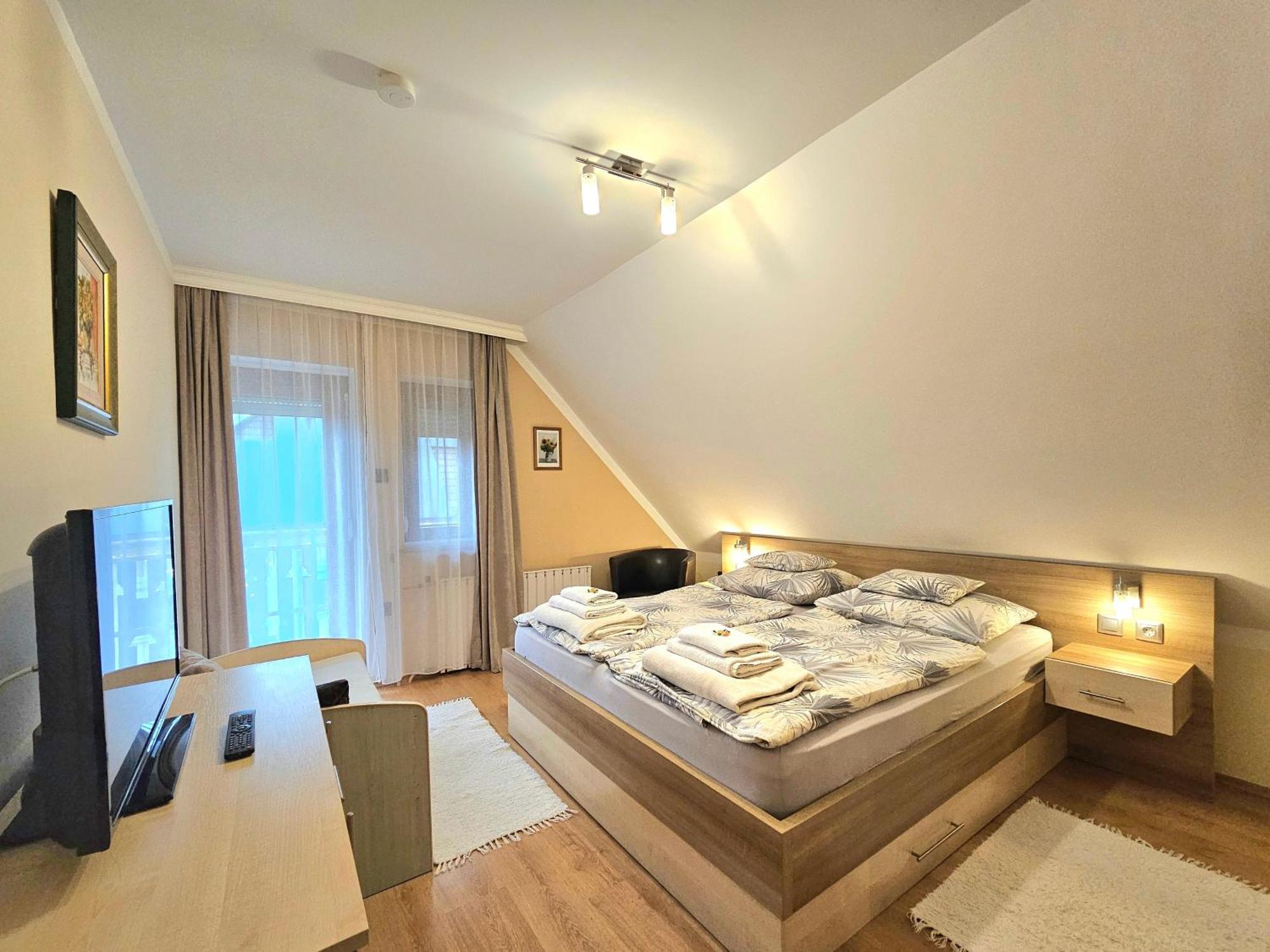 Apartman Siesta Buek - Buekfuerdo Exteriér fotografie